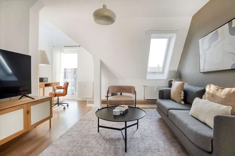 Hochwertige 2-Zimmer Wohnung in Neukölln - voll möbliert — photo 1